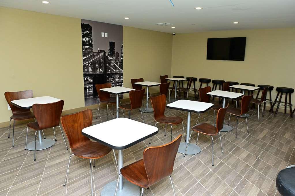 Super 8 By Wyndham Bronx Near Botanical Garden Otel New York Restoran fotoğraf